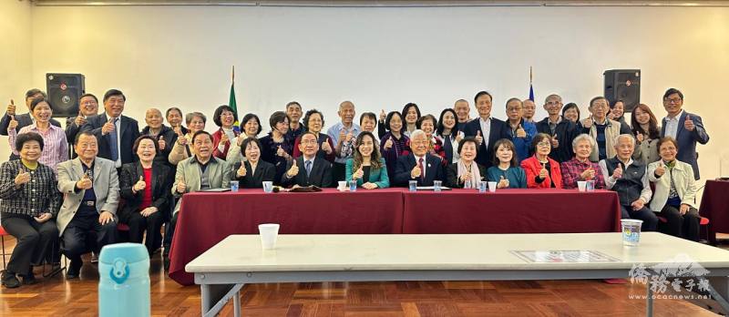 全體參加就職典禮僑胞合照