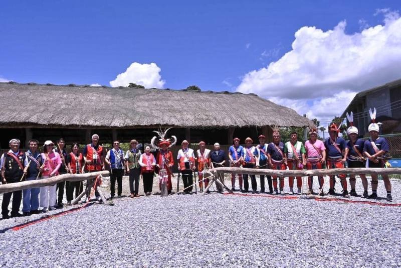 花蓮縣光復鄉太巴塱部落是阿美族最大的部落之一，以文化保存、永續傳承為目標，10日舉辦「傳統會所 Soraratan 落成典禮」，未來將做為部落教育、傳承及交流的場所，成為原住民族文化向下扎根、內部傳遞的新地標。（花蓮縣政府提供）