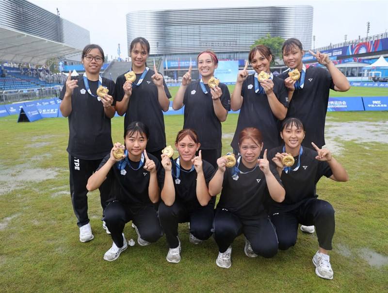 Taiwan women's tug-of-war team pose with their gold medals at the World Games in Chengdu, China on Sunday. Photo courtesy of the Chinese Taipei Olympic Committee Aug. 10, 2025