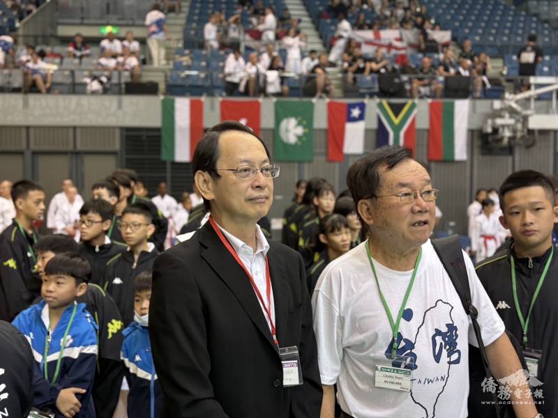 (左)教育組黃冠超組長
(右)團長吳應文