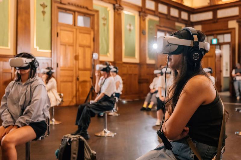 「遺留未來_VR360_播映」即日起開展，以4大單元探索人類在時間洪流中的漂浮狀態，全景視角的觀賞特性，讓觀眾沉浸在故事現場。