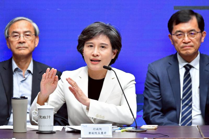 鄭副院長表示，臺美雙方過去歷經四輪實體談判及十次線上磋商，目前20%暫時性稅率反映談判當前進展，而後續的談判目標就是持續爭取更好、更合理的對等關稅稅率