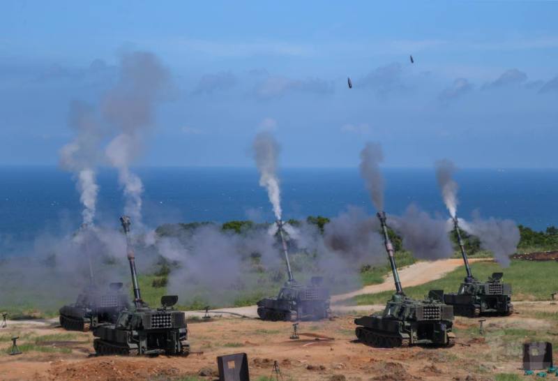 第三作戰區11日實施114年重砲保養射擊操演。（軍聞社記者侯凱議攝）