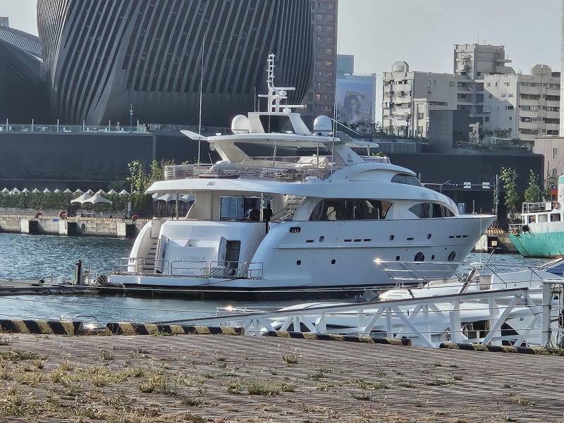 客船安全宣導標語「遊艇挺好，安全FOLLOW ME」