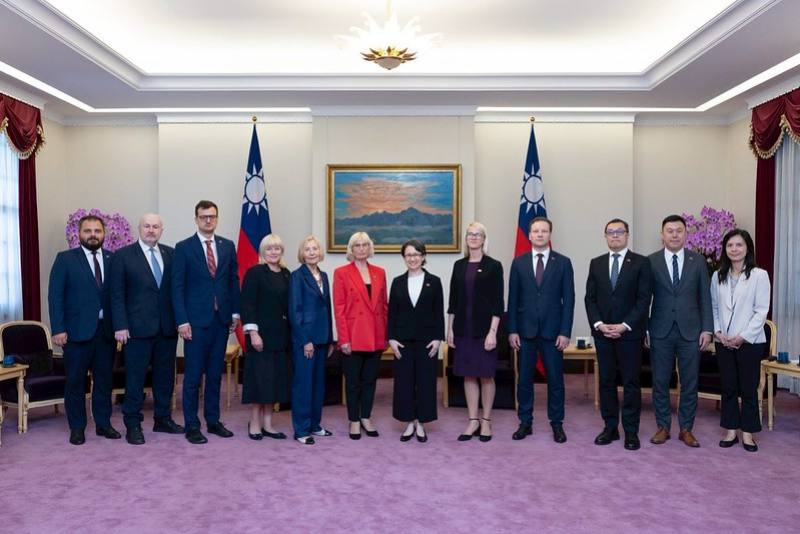 副總統與「拉脫維亞國會友台小組訪問團」合影