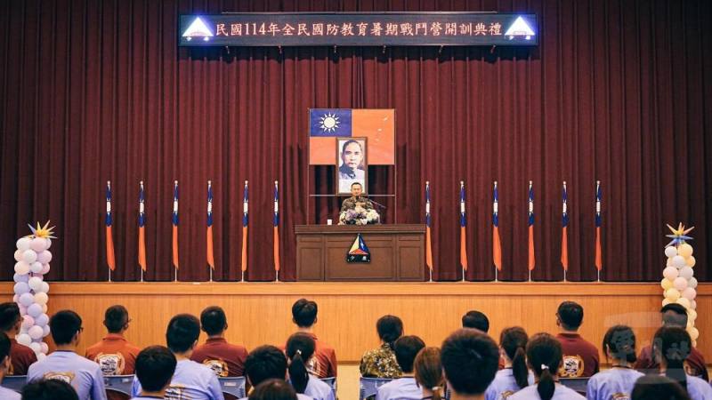 564旅副旅長楊上校主持開訓典禮。（564旅提供）