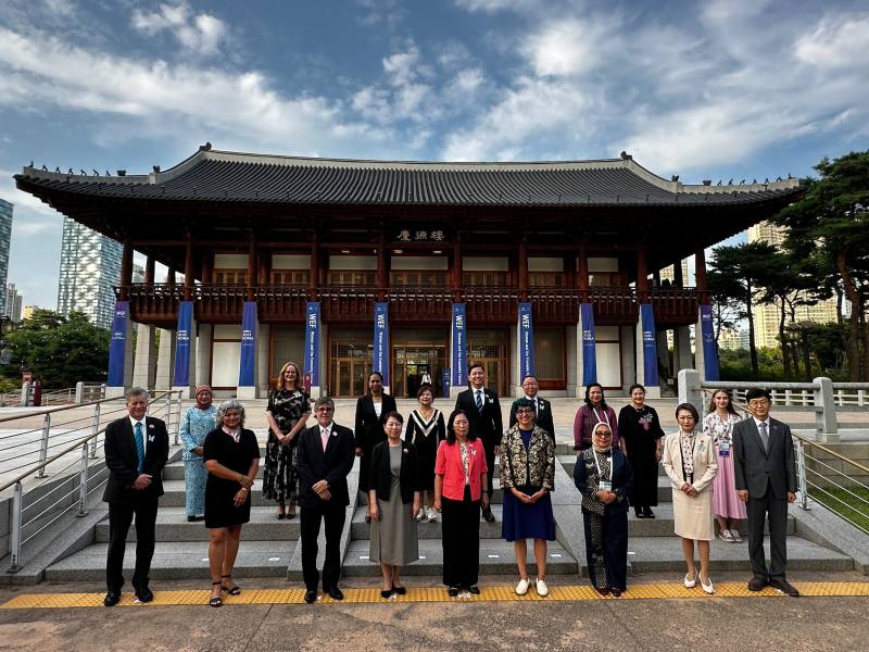 與WEF各代表團團長合影