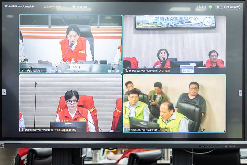 總統與臺東縣、高雄市及澎湖縣等地方政府首長進行視訊連線，了解各地目前防災整備情形