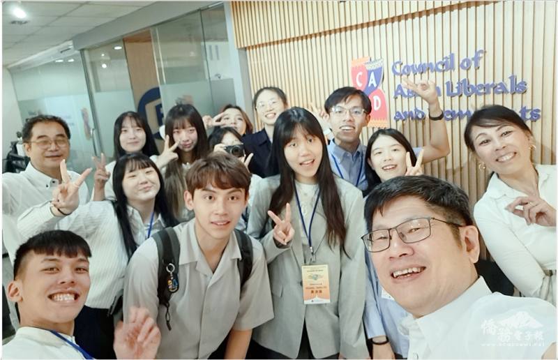團員參觀亞洲自由民主聯盟辦公室