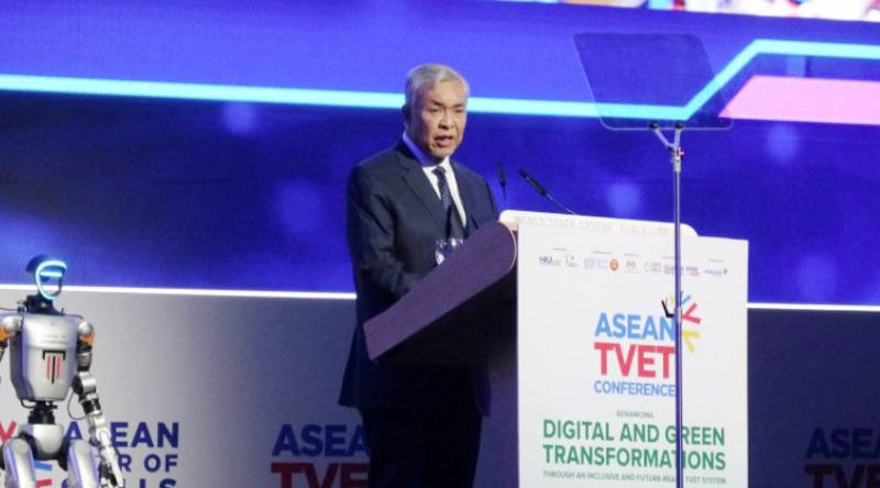 馬來西亞副首相阿末扎希13日在東協技職教育論壇提出「跨國學徒計畫」