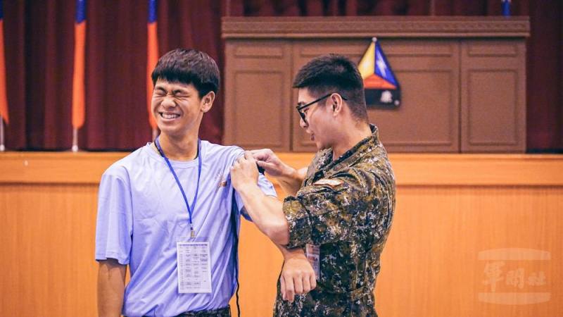 教官講解止血帶運用方式