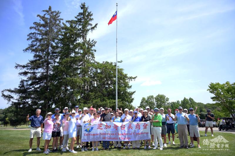 芝加哥臺美商會雙十國慶高球賽與會人員合影留念