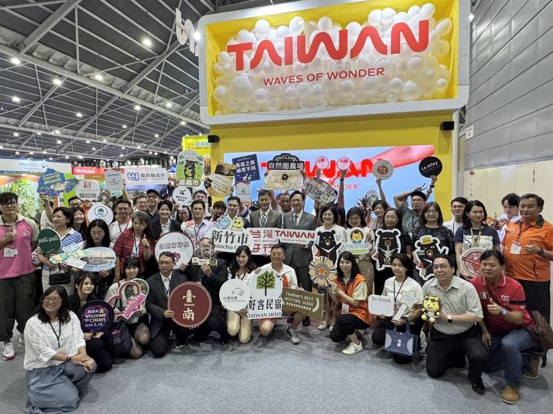 交通部觀光署15日邀集業者及多個單位參加新加坡NATAS旅展，並以「來台灣喝一杯」為主題，攜手各縣市政府與觀光旅遊業者，邀請新加坡民眾來台旅遊，搶攻新加坡旅遊高峰期