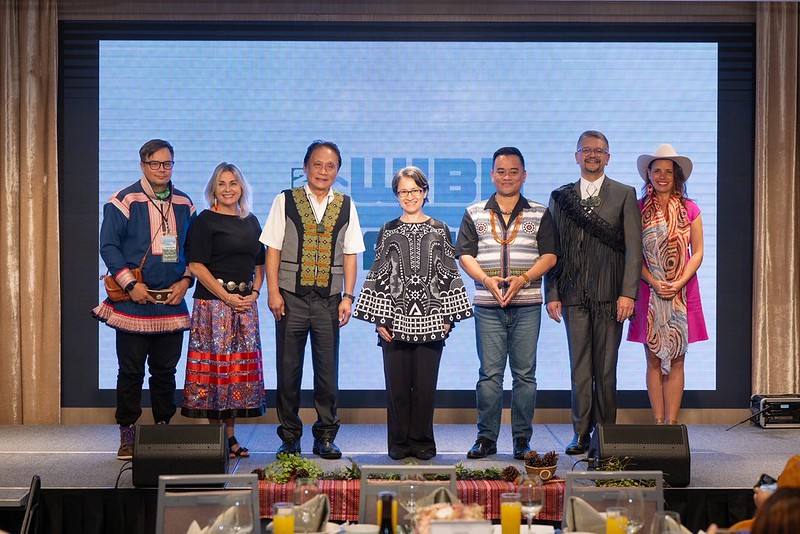 副總統和出席人員合影