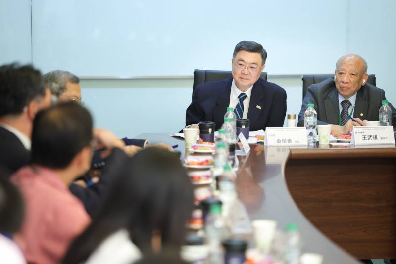 行政院長卓榮泰參訪慶鴻機電並與機械（含工具機）業者交流座談會