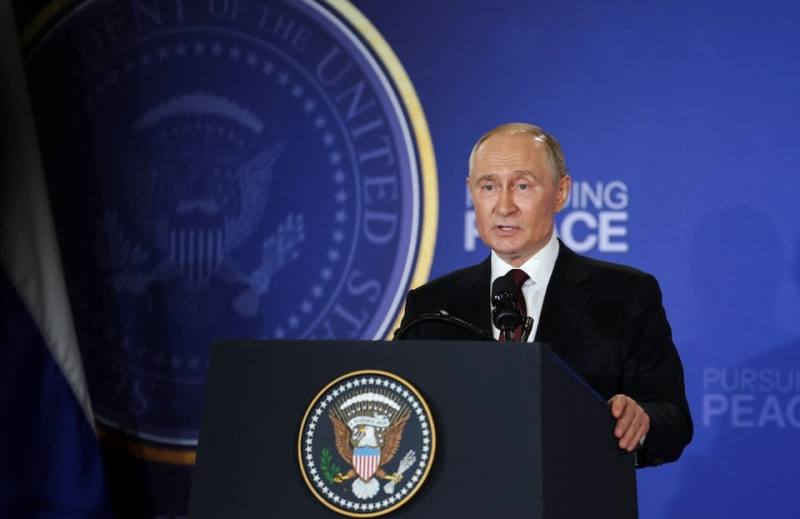 俄羅斯總統蒲亭（圖）15日與美國總統會談後，在聯合記者會上發言。（路透社）