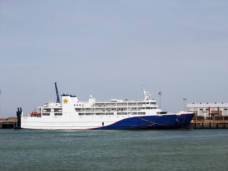 為鼓勵大專院校師生踴躍參觀第3屆馬祖國際藝術島，連江縣政府推出「藍色創藝航線」優惠，今年9至11月間，搭乘交通船「新台馬輪」往返基隆與馬祖，來回全票僅需新台幣1025元