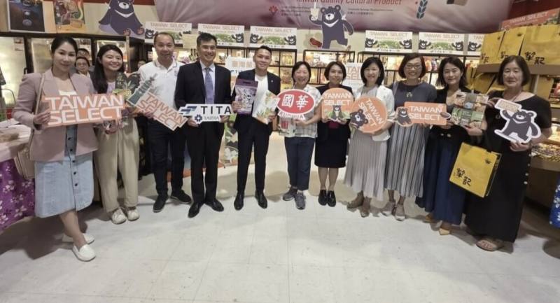 Taiwan Select品牌行銷搶灘加拿大，在國華食品溫哥華門市據點舉行開幕活動，加拿大和台灣政要，以及台灣僑界多位領袖共襄盛舉，一同推銷台灣好滋味