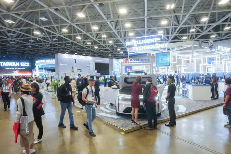 鴻海集團（2317）參與美國台灣形象展（Taiwan Expo USA），展出純電SUV MODEL C北美版、全新AI伺服器平台等。（鴻海提供）