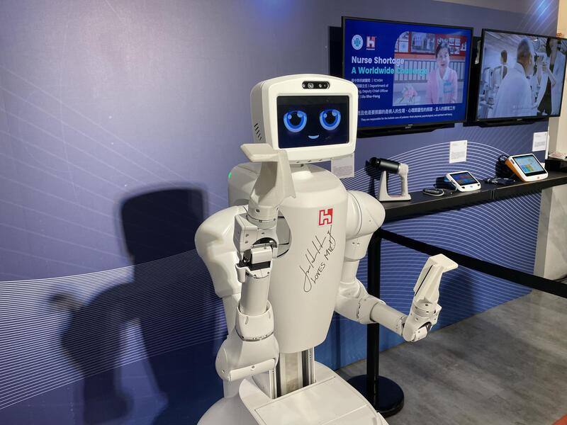 台灣廠商積極布局人形機器人應用，搶攻關鍵模組商機。圖為鴻海開發的AI護理機器人Nurabot