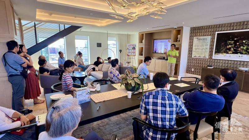 出席者聆聽余心樂農莊主人郭延鐸分享