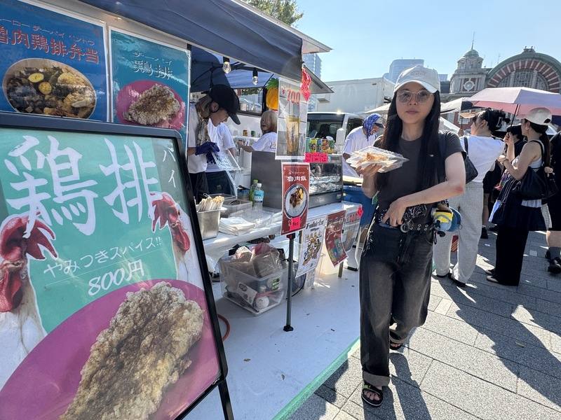 文總主辦的「TAIWAN PLUS 2025 台日新風」邁入第二週，本週活動堪稱台灣經典美食大集合，包含酥炸雞排、滷肉飯、現煎蔥抓餅加蛋、涼麵加蛋等，現場充滿濃濃台灣味