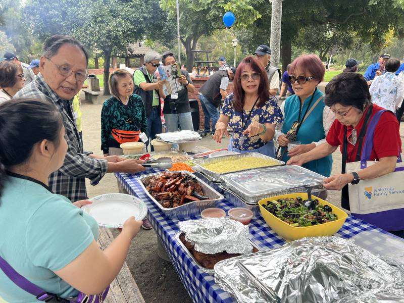 海外校友藉著夏日烤肉凝聚向力