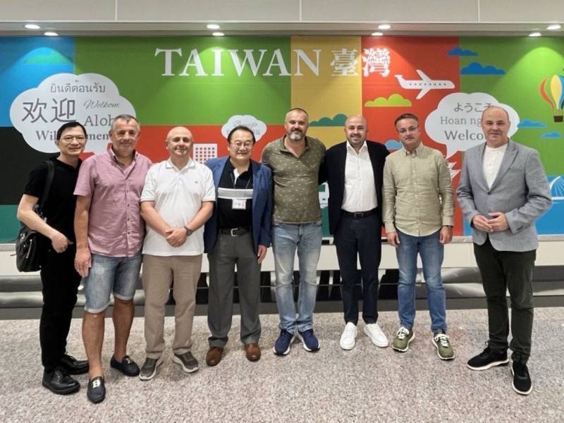 羅馬尼亞參議員暨對中政策跨國議會聯盟（IPAC）羅國共同主席吉尼亞（Cristian Ghinea，右四）率團訪台，外交部歐洲司副參事李唯誠接機致意