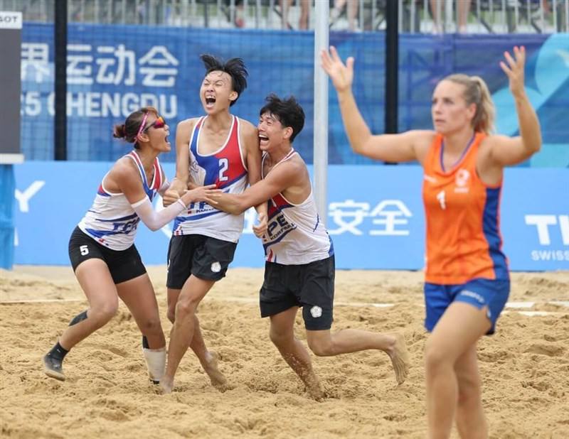 Taiwan's korfball team (three on left) at the beach korfball game of the 2025 World Games in Chengdu, China on Sunday. Photo courtesy of the Chinese Taipei Olympic Committee Aug. 17, 2025
