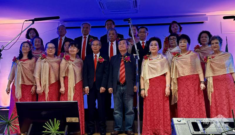 聖保羅歌友會全體理監事大合唱《祝你幸福》及《掌聲響起》