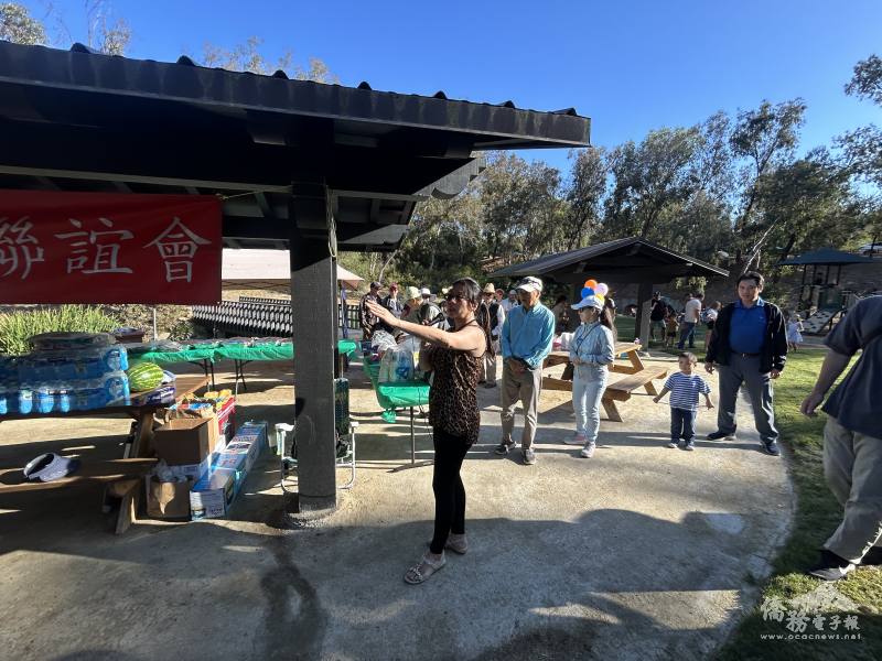 聖地牙哥中華科工聯誼會會長徐小嫚致歡迎詞並介紹場地位置