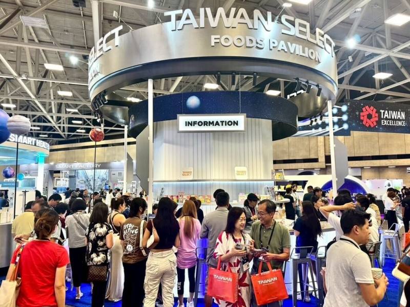 貿協表示，今年的台灣形象展吸引來自各界超過1萬人次的參觀者，促成9600萬美元（折合約新台幣28.7億元）商機。（貿協提供）
