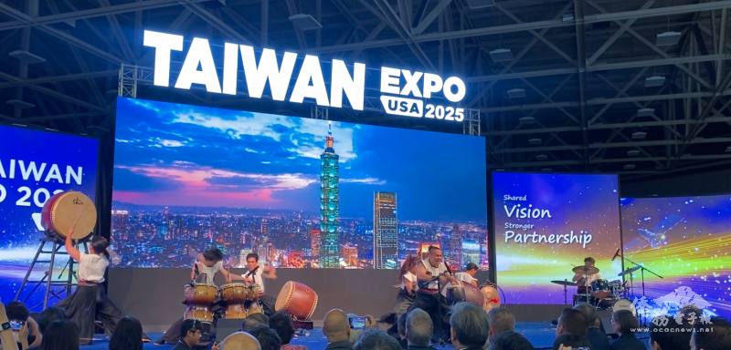 來自臺灣的表演團體十鼓獲熱烈掌聲