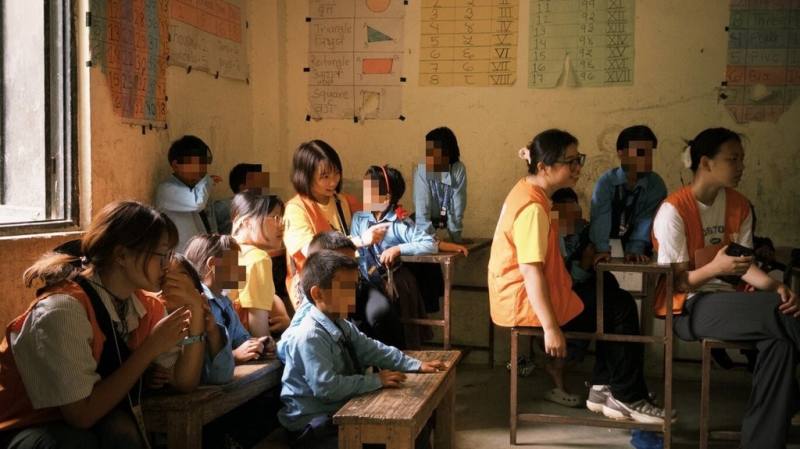 新竹市中華大學國際志工團2025年暑假前往尼泊爾，深入災後村落進行教育與關懷行動。（中華大學提供）