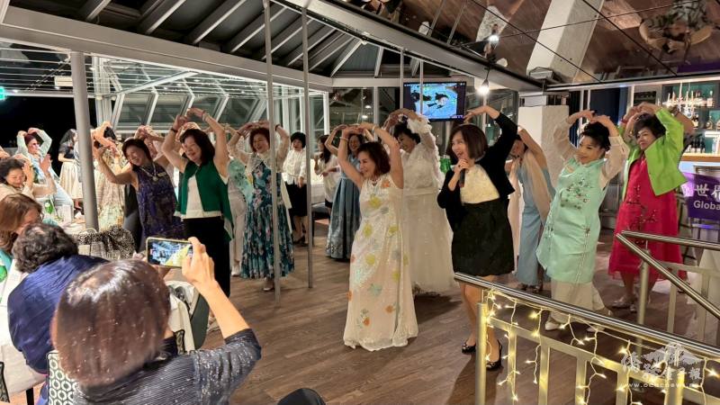 晚間「德國之夜餐敘」活動以帶動唱炒熱現場氣氛