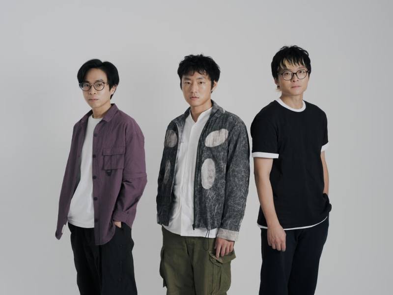 網路平台「台灣吧」和「故事」共同推動「新台灣史運動」，首波台語內容正式上線，特別邀請台語搖滾樂團「拍謝少年」（圖）創作主題曲「島嶼的記持」，用音樂唱出島嶼的過去與未來。（海口味有限公司提供）