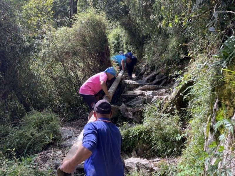颱風楊柳造成玉山國家公園部分步道受損，經搶修，玉山國家公園管理處18日公告，19日起恢復玉山主群峰線、八通關線、南二段線、秀姑巒線、新康山線、瓦拉米線等生態保護區入園。（玉山國家公園管理處提供）
