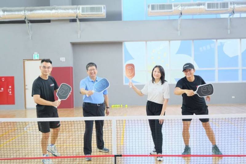 新竹縣政府表示，竹東全民運動館設有綜合球場、健身房、韻律及瑜珈教室、壁球教室、桌球室、飛輪教室等設施，將於29日起試營運，期間提供全館免費入場。（新竹縣政府提供）