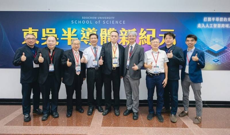 因應國家半導體產業發展趨勢，東吳大學理學院於114學年推出「增能半導體學分學程」，並安排學生至台灣半導體研究中心進行實作訓練。（東吳提供）