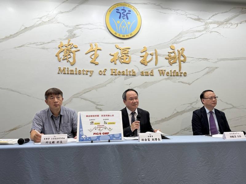 「捐血一袋、救人一命」口號耳熟能詳，為了確保血液及血液製劑的品質與安全，衛生福利部食品藥物管理署20日在例行記者會中，說明相關管理政策，從捐血到用血全程品質把關