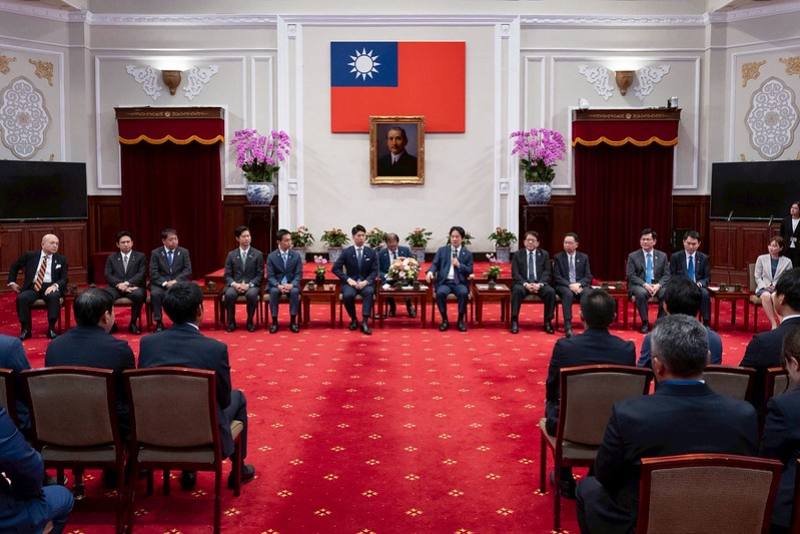 President Lai meets with a study delegation from the Youth Division of the Liberal Democratic Party of Japan.