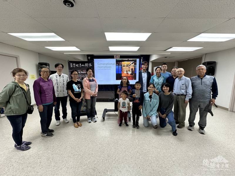 現場鄉親們與老師合影