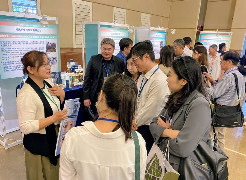 水產試驗所畢業廠商綠魚子生技股份有限公司呂國昀執行長與i郵購通路進行產業交流