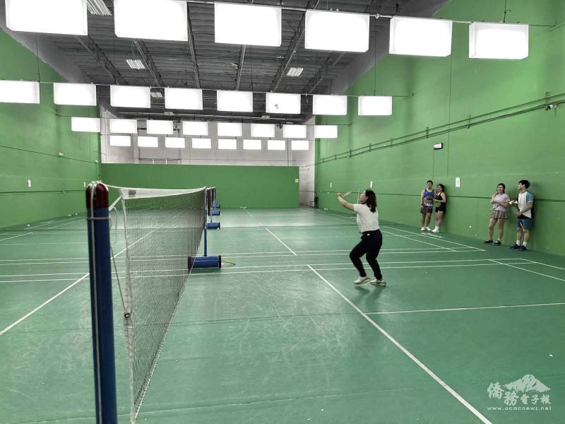 駐舊金山辦事處組長郭卉蓁組長開球