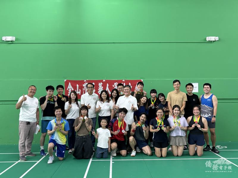 優勝選手與貴賓合影