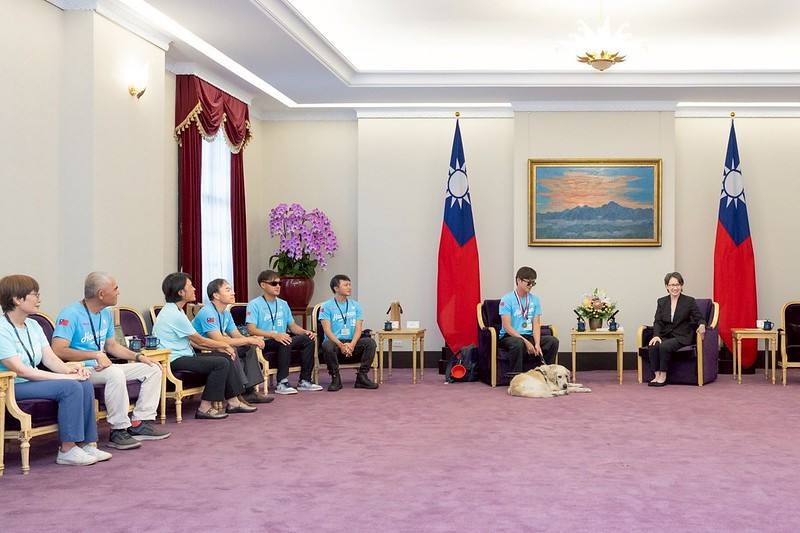 副總統接見「Taiwan Home Run台灣盲人棒球隊」並相互交流