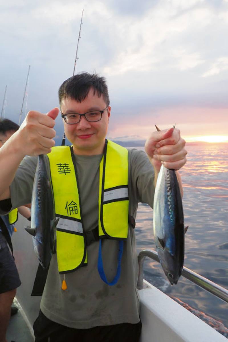 The first thing most people do after catching their first ocean fish is to take a commemorative photo.​​