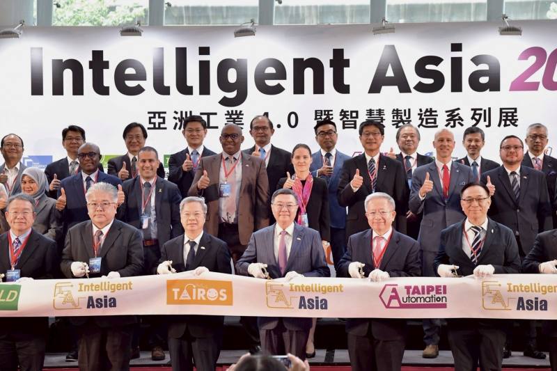 卓院長參與開幕典禮剪綵