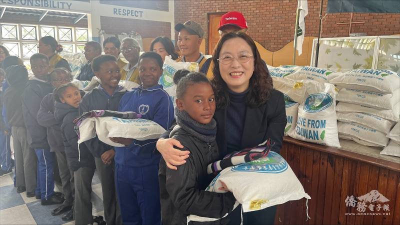 發放愛心物資，為弱勢孩童家庭提供溫暖