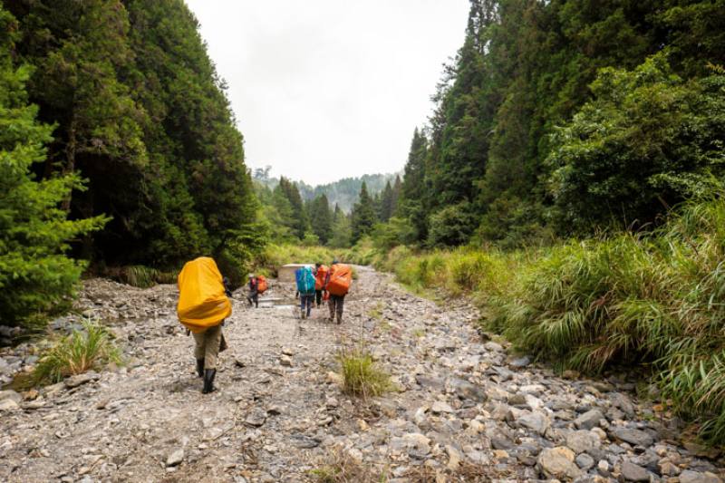 The paths through intermediate mountains are often primitive, and to hike them you may need mountaineering skills including trail finding, river tracing, rope work, and rock climbing.​​